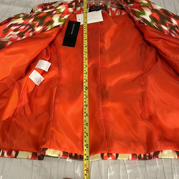 NWT Jones New York stretch multicolored blazer. Unique beautiful design. Size 2 - Picture 7 of 8